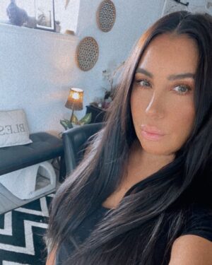 Liana Mendoza Instagram - A message for fellow believers **IF I CAN DO IT, YOU CAN TOO** Dear little me, To the little girl that dreamed so big and believed for where I am now. Thank you 🙏🏽 I am so grateful for you because now I get to live the life you dreamed for. I feel blessed and need you to know you are so worthy. So many amazing things coming your way. You’re my why. You’ve always been and you know exactly why. I’m over here minding my own business with my head down, prayers up and doing the work #Godfirst #headdowndowork #grateful #blessedbeyondmeasure #mentalhealthadvocate #believeinyourself #lianamendoza #hoodchicks #eastla #povertytopaid #circleoftrust