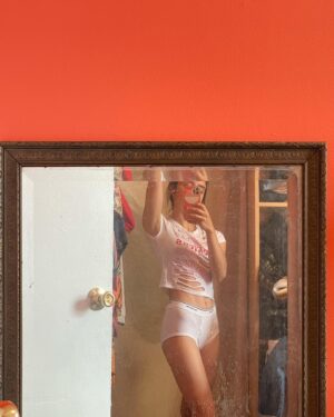 Libe Barer Instagram - i painted and my room is this color now !