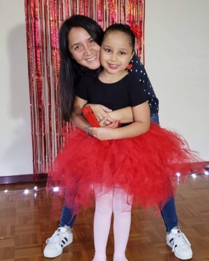 Lider Medranda Hernández Instagram - Agradezco a Dios por mi hija quien me permite volver a ser niño 🥰😍

#FelizDía #diadelniño #elprincipito