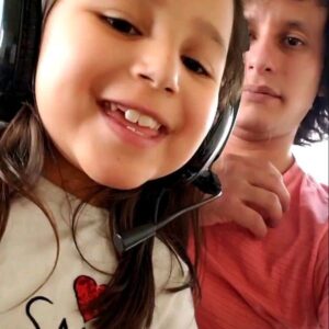 Lider Medranda Hernández Instagram - Agradezco a Dios por mi hija quien me permite volver a ser niño 🥰😍

#FelizDía #diadelniño #elprincipito
