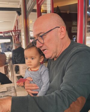 Lídia Muñoz Instagram - Podia ficar horas a falar do @joseraposoofficial. O tanto que ele me ensina, nos ensina. Ele não gosta de ouvir que é genial, mas sempre que o vejo a entrar em cena não tenho outra palavra que o defina. É o meu actor preferido mas acima disso tudo é um amigo como há poucos.
Sinto-me muito sortuda por me ter cruzado com ele na vida e saber que fará sempre parte de nós.
Obrigada e parabéns querido Zé ♥️
Como eu e a avó dizíamos sempre que te víamos: amamos-te Zé! és lindo!