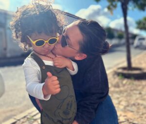 Lídia Muñoz Instagram - Hoje acordei com 34 anos e agradeço muito a quem me manteve viva até hoje, especialmente ao meu pai porque sem ele não estaria aqui hoje de certeza absoluta.
À minha família que amo tanto.
À minha avó que me ensinou o que é amar incondicionalmente e que tive a sorte de ter a ao meu lado durante 31 anos.
Ao meu filho que é o amor da minha vida, vivo para te ver feliz ❤️
Ao Tiago e a todas as pessoas e amigos que se têm cruzado no meu caminho, obrigada.

Não há nada que me faça mais feliz do que as pessoas. 🌸