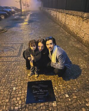 Lídia Muñoz Instagram - Avó, Pai e filho, ganhei um prémio e uma placa com o meu nome 🤭🫶

Obrigada @bragacine_filmfestival 

💜