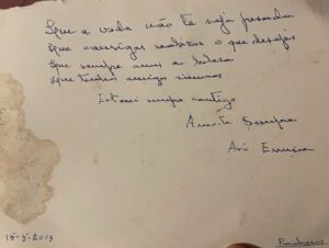 Lídia Muñoz Instagram - São 33 🌸

1 - a minha família 
2 - uma carta que recebi neste dia há 10 anos - do meu amor, mulher da minha vida.
3- os amigos/família  que me roubaram para almoçar