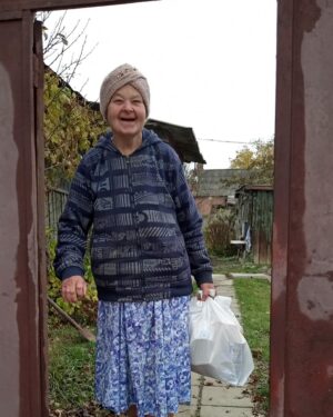 Liev Schreiber Instagram - @rescue.now’s Patronage Project supports elderly Ukrainians in need, providing them with companionship, resources, and a support system. BlueCheck’s grant to Rescue Now keeps the program running so it can care for 600 beneficiaries, many of whom are facing the war alone. 

The program covers: 
- Food 
- Medicine
- Hygiene
- Medical equipment
- Household needs
- Psychological support

Since the beginning of Russia’s invasion of #ukraine, a considerable number of elderly people have been without proper care and attention. Malnutrition, limited financial resources, emotional and mental health challenges, and social isolation are a few of the hardships that the elderly face in Ukraine. 

Please give today so that we can continue getting aid to vetted local organizations that are best situated to identify and address the actual needs on the frontline. bluecheck.in/donate

Thank you!