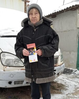 Liev Schreiber Instagram - @rescue.now’s Patronage Project supports elderly Ukrainians in need, providing them with companionship, resources, and a support system. BlueCheck’s grant to Rescue Now keeps the program running so it can care for 600 beneficiaries, many of whom are facing the war alone. 

The program covers: 
- Food 
- Medicine
- Hygiene
- Medical equipment
- Household needs
- Psychological support

Since the beginning of Russia’s invasion of #ukraine, a considerable number of elderly people have been without proper care and attention. Malnutrition, limited financial resources, emotional and mental health challenges, and social isolation are a few of the hardships that the elderly face in Ukraine. 

Please give today so that we can continue getting aid to vetted local organizations that are best situated to identify and address the actual needs on the frontline. bluecheck.in/donate

Thank you!