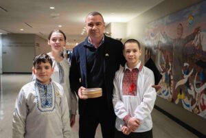 Liev Schreiber Instagram - Yesterday I had the honor of sitting in on a UN Security Council meeting and making the opening remarks. I am incredibly grateful to all of the assembled delegates who are working tirelessly to bring the tens of thousands of Ukrainian children who have been abducted into Russia or Russian held Ukrainian territories back to their families. 
I was incredibly moved by the testimony of Sasha (13), Kira (14), and Ilya (11) who were lucky enough to be tracked down and rescued by their incredibly brave grandparents. When Sasha was asked what he would say if he knew the entire world were listening, he simply replied in Ukrainian, “I would like them to please help me find my mother.” 
Sasha’s mother has been missing for nearly two years now. While he was testifying Sasha drew this picture and gave it to me on his way out. It’s going up as soon as I get home Sasha! As a co founder of @bluecheckukraine and a chair of @buildersukraine we are doing everything we can to raise awareness about this situation and return as many of these children to their families as possible. Please help if you can. You can sign the petition to bring these kids home here:
http://bit.ly/releasethechildrenNOW
and you can donate as well at www.Bluecheck.in
Thank you.

@u24.gov.ua @bluecheckukraine @buildersukraine @melaniejoly @daria_herasymchuk @tulyakova_ira 
#ukraine #unitednations