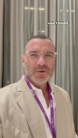 Liev Schreiber Instagram - American actor and UNITED24 ambassador, @lievschreiber, recorded an address in Ukrainian before Oleksandr Usyk’s fight 🤝

"Tonight is an incredible opportunity to remind the world not just about the war in Ukraine, but about her incredible heroes, as well. It’s also an opportunity to invite the international community to join us for a Peace Summit in June. Stay with Ukraine."