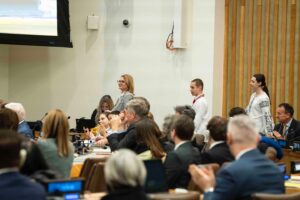 Liev Schreiber Instagram - Yesterday I had the honor of sitting in on a UN Security Council meeting and making the opening remarks. I am incredibly grateful to all of the assembled delegates who are working tirelessly to bring the tens of thousands of Ukrainian children who have been abducted into Russia or Russian held Ukrainian territories back to their families. 
I was incredibly moved by the testimony of Sasha (13), Kira (14), and Ilya (11) who were lucky enough to be tracked down and rescued by their incredibly brave grandparents. When Sasha was asked what he would say if he knew the entire world were listening, he simply replied in Ukrainian, “I would like them to please help me find my mother.” 
Sasha’s mother has been missing for nearly two years now. While he was testifying Sasha drew this picture and gave it to me on his way out. It’s going up as soon as I get home Sasha! As a co founder of @bluecheckukraine and a chair of @buildersukraine we are doing everything we can to raise awareness about this situation and return as many of these children to their families as possible. Please help if you can. You can sign the petition to bring these kids home here:
http://bit.ly/releasethechildrenNOW
and you can donate as well at www.Bluecheck.in
Thank you.

@u24.gov.ua @bluecheckukraine @buildersukraine @melaniejoly @daria_herasymchuk @tulyakova_ira 
#ukraine #unitednations