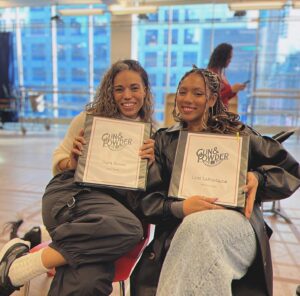 Liisi LaFontaine Instagram - Just me and my twin!! 👭🏽
Day one of @gunandpowdermusical and I’m feeling all the feels 🥲