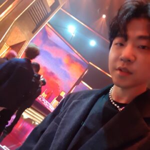 Lil Boi Instagram - 크레딧이 어느새 천만뷰가 됫네요
제 첫 천만뷰 음악이자 무대인데

갑자기 감성에 젖어서 작년 사진 찾아보는중..

사랑합니다💜