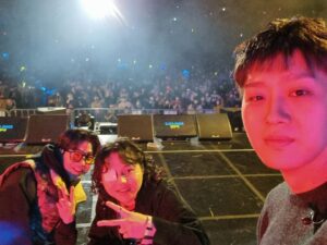 Lil Boi Instagram - 연말은 엠넷과 함ㄲ ㅔ..
MAMA 와 쇼미콘 재밋엇습니다..

그나저나 프릭도 천만이되어버린..
미추어버린 상황

호미 보고싶다!!