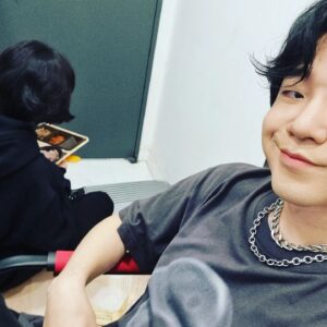 Lil Boi Instagram - 오랜만입니다
벌써 머리가 길어진 상태지요

조금 후! 8시에 틱톡 스테이지에서 봅시닷!!