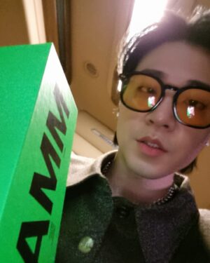 Lil Boi Instagram - 그저 무대보고싶어서 
MMA 왓다가 상받음..

뭐지? 싶어서 뇌정지 엄청쎄게왓다가
그래도 정신차리고 원슈응원하고 왓습니다

감사합니다 시바!!!🔥🔥🔥🔥🔥
뭐라고 햇는지 기억도 안난다!!
여튼 내팬 최고 자기팀 최고!!!!