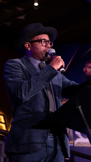 Lil Rel Howery Instagram - Thanks again to @wdbmarketing for honoring me with this amazing award last weekend in Chicago. To receive this especially in my hometown at the @legacyawardsweekend is a huge honor. Even greater that my big brother and former manager @knowledgebeckom presented it to me. This really meant a lot … #LegacyAwardsChicago #WDBMarketing #ShiningLightAward #MovieMakingRel