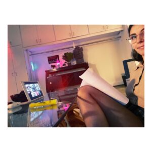 Lili Mirojnick Instagram - Ordinary Joe is back, baby! 

Final 4 episodes of the season start tonight on @nbc. In honor of, please enjoy my shameless cast chair selfie & documentation of the episode’s table read which definitely took place in the 8th dimension. #ordinaryjoe #buckaroobonzai #nomatterwhereyougothereyouare