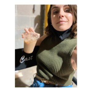Lili Mirojnick Instagram - How it started — How it’s going 

Well over a decade after bonding over musical theatre and The West Wing, these two actor friends are working at *exactly* the same time. #boogerbutt