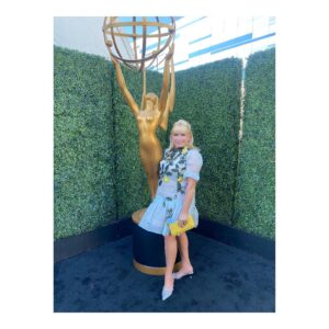 Lili Mirojnick Instagram - The night didn’t pan out how we’d hoped but we went to a real event with real people in real dresses and I didn’t trip wearing heels for the first time in about 2 years so…still a win! So proud of you mommy. Always 🧡 #creativeartsemmys #bridgerton 

Makeup: me via @lindakaufmanbeauty 
Hair: me via @andrew_b_wachter