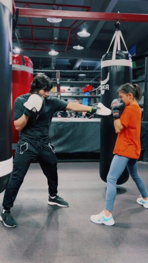 Liliya Shakirova Instagram - Master class by @officialshakirova 🥊
————————————
#littos #ufc #mma #kickboxing #mmagirls #boxing #wushu #karate #muaithai #kickit #taekwondo #penchaksilat #jiujitsu #aikido #martialarts #mmatraining #ufcfightnight  #girlpower #gym #bukagym #buka #fight #uzbekistan #uzbek