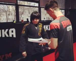 Liliya Shakirova Instagram - Спорт развивает укрепляет и мотивирует, делает наш дух и тело сильнее, найдите себя в спорте пробуйте все, берите лучшее. 
Тренируйтесь и развивайтесь каждый день. Даже если вы не станете чемпионом, вы станете лучше чем были. 
#bjjbest #bjjbuka #bukagym #bukaboxing #bukawoman #mmachampion #mmauzbekistan #mmawoman #ufc #fight #training #juijutsu #uzbekistan #tashkent #bukatreningcentre