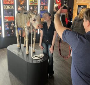 Lilla Crawford Instagram - @museumofbroadway makes theater kid dreams come true!!! ❤️☀️🐮