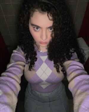 Lilla Crawford Instagram - Ms Sandy didn’t make the cut in episode 7. Will forever be a mystery who she was eavesdropping on in that bathroom with her clunky pink cast…#plloriginalsin #hbomax