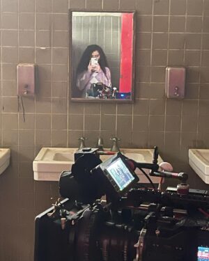 Lilla Crawford Instagram - Ms Sandy didn’t make the cut in episode 7. Will forever be a mystery who she was eavesdropping on in that bathroom with her clunky pink cast…#plloriginalsin #hbomax