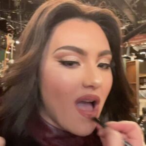 Lilla Crawford Instagram - Greta Gardunkian in the buiiilllddiiiinnnng 💅🏻👛👠✨ I’m on Raven’s Home tonight 8/7CT on @disneychannel !! 💕 @ravenshomeofficial #disneychannel #disneyplus #ravenshome