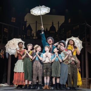 Lilli Cooper Instagram - We’re open! Come see Oliver at @nycitycenter through May 14th!