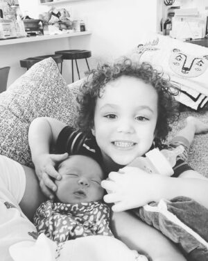 Lilli Cooper Instagram - Desi Charles McLoughlin, our eclipse babe 🌖🌘🌑🌓🌔born April 8th, decided to show up a month early!!! And he’s making Bodie a very happy big bro.