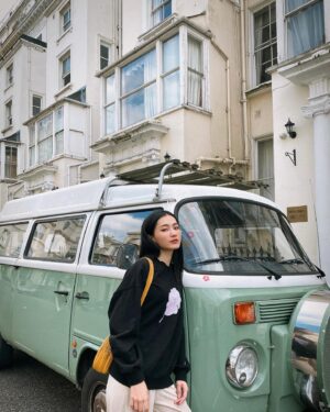 Lilli Lin Instagram - 💚❤️💛💙🤍 都遇到了🌈
喜歡開車，喜歡路上Q的車子ᕕ( ᐛ )ᕗ