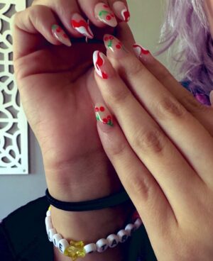 Lillian Bridget Instagram - New tooth.
New nails.
Ready to go be cute and beat Kylie.
See you soon Chicago!
💅🏼by @madi_nailedit