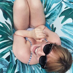 Lilly Dreesen Instagram - Living the best Life ☀️ 
Was macht ihr an so nem heißen Tag ? 
#happy #poolday #warm #sun #sunny