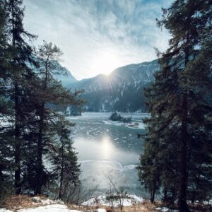 Lilly Dreesen Instagram - ❄️Ich melde mich dann auch mal zum neuen Jahr. Diesmal tatsächlich mit einem winterlichen Bild. Schön mal ein bisschen mehr Schnee und Natur zu sehen und nicht nur den alltäglichen Stadt-Trott. Ich freue mich auf alle neuen Möglichkeiten, die dieses Jahr mitbringen wird, ihr könnt auf jeden Fall auch gespannt sein ! Wie seid ihr ins neue Jahr gestartet ? #newyear #2021 #eibsee #actress