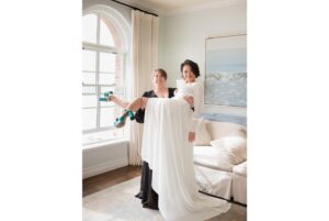 Lily Du Instagram - wedding is for making all ur strong girlies pick u up after they break the bed
📸: @connieandstewart