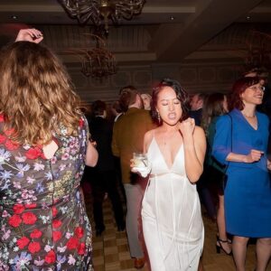 Lily Du Instagram - wedding is for making all ur strong girlies pick u up after they break the bed
📸: @connieandstewart