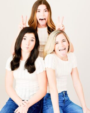 Lily Rose Smith Instagram - #triplettuesday #smithtriplets 🤘🏼