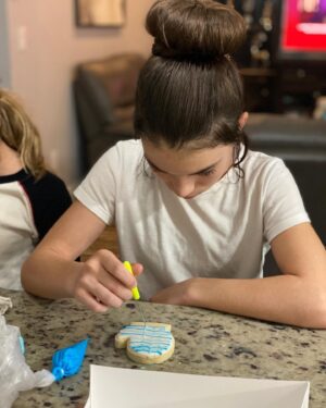 Lily Rose Smith Instagram - Christmas Cookie Decorating!! #christmascookies 🎄