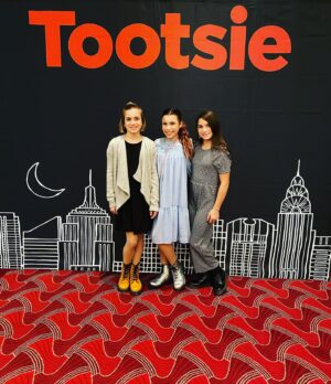 Lily Rose Smith Instagram - So excited to see the national tour of @tootsiemusical tonight!!! 🎭