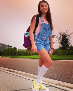 Lily Rose Smith Instagram - The 📚✏️🚌 week is 1/2 over! #happywednesdayyall