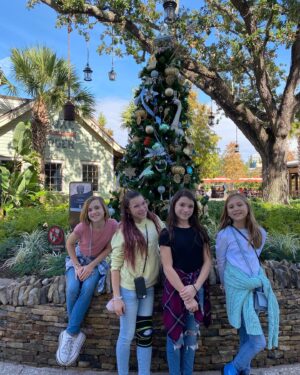 Lily Rose Smith Instagram - @disneysprings kind of day #trailoftrees 🎄🎄🎄🎄