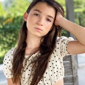 Lily Rose Smith Instagram - My head scratch actually turned out to be an okay pic! Lol! 😆🤷🏻‍♀️💁🏻‍♀️ #actuallyscratchingmyhead #lookingsoserious #accidentalpic
