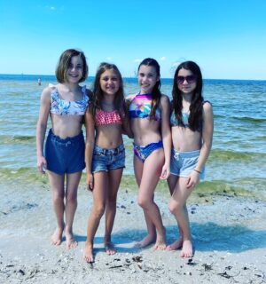 Lily Rose Smith Instagram - 🏖 time with our bestie #fabfour