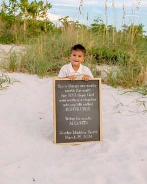 Lily Rose Smith Instagram - Not everyone knows this, but our family opened its doors to children needing a safe place to live. We have had lots of kids come through here and it’s hard when they leave. But we always remember and pray for them, hoping that they left here just a little bit better than when they came. But this little guy gets to stay FOREVER 😍 OFFICIAL welcome to Team Smith! 

Zander Maddox Smith

 #adoptionday #newchapter