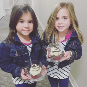 Lily Rose Smith Instagram - Throw 🔙 to sweet treats on set for #tvd 🧁 They sure knew how to spoil us! And @itstierneysmith -look at how long your hair was 💁🏼‍♀️!!!! #tbt #throwback #lizzieandjosie #thevampirediaries #thesaltzmantwins #tvdforever