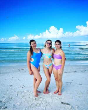 Lily Rose Smith Instagram - Getting some Vitamin SEA today 🏖️☀️ #smithtriplets