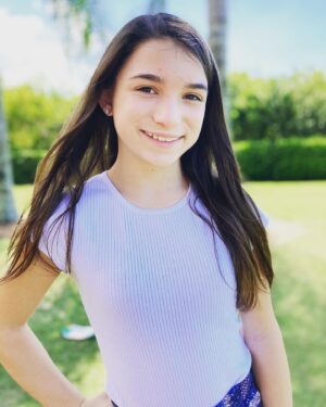 Lily Rose Smith Instagram - After school walk with my sisters…the weather today is AMAZING! #floridalife🌴