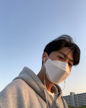 Lim Hyoun-soo Instagram - 머리 안감은 날