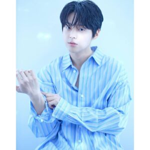 Lim Hyoun-soo Instagram - 어느덧 제가 데뷔한지 1년이 되었습니다.
작년 오늘, ‘봄밤’을 통해 여러분을 처음 만났고, 부족한 저를 사랑해 주시는 여러분들 덕에 행복하게 연기할 수 있었습니다. 앞으로 더 좋은 배우로 성장해서 기대에 부응할 테니 지켜봐 주세요^^
⠀
그리고 저번 주에 첫 방송한 TV조선 ‘바람과 구름과 비’에서 멋진 무사 연치성으로 나오는 제 모습도 기대해 주시고 많은 시청 부탁드려요!
고맙습니다. 사랑합니다❤️ #임현수