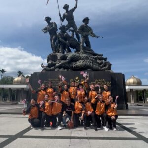 Lim Mei Fen Instagram - Photo dump of PADU
The journey of the Harimau Malaysia team in the 2017 SEA Games vs the journey of us portraying national players & national coaches from Dec 22-March 23. 

Every time I slip on the national coach’s jersey during shoots, I feel the weight of its responsibility. Strangely, it’s like a switch, grounding me into a more mature and serious tone. This role is undoubtedly one of the most significant in my career.

Thank you @globalstationsb @aliaramly @finasmalaysia @skopproductions__ Director @faisalskis Producer @shashayusof7 and my fellow co casts @fifyazmi @gojojojojogoh @thanujaananthan @themelissacampbell @lia_natalia @fikhreebakar @markadam1079 @susan_lankester @charmainechewofficial @stffyss @eddieliu_ii crews & every who involved in this project. 

TQ coach Yoong @ysyuin for your love, kindness, and patience in guiding me into character. Your mentorship helped me capture the essence of the Malaysian Women’s Basketball journey. #Maba 

Lastly I would like to thank my families & close friends who came and supported the movie on premiere night. Tq @enya_chan for your lovely roses. 💐 

#PaduTheMovie #bangkitpadu